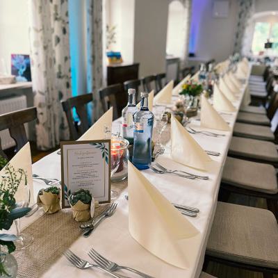 Eingedeckter Saal