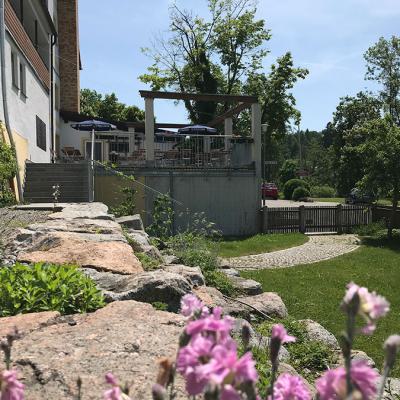 Garten und Sonnenterrasse